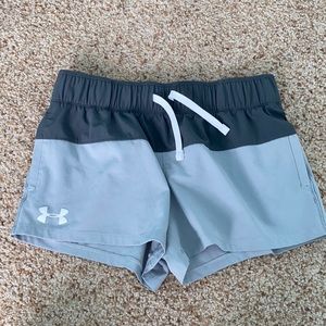 Girls Under Armour shorts size medium
